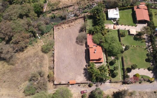 Lote 2,200 m2 Pueblos de la Barranca
