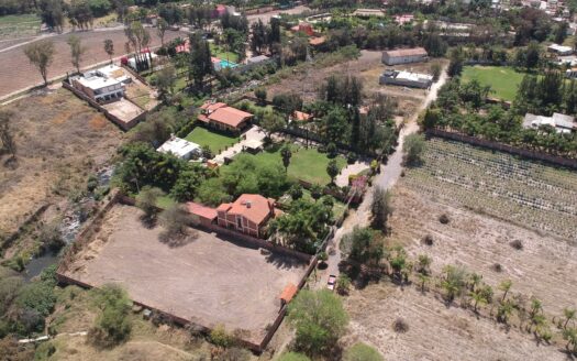 Lote 2,200 m2 Pueblos de la Barranca
