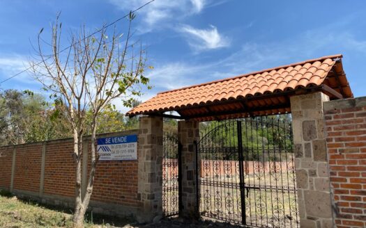 Lote 2,200 m2 Pueblos de la Barranca